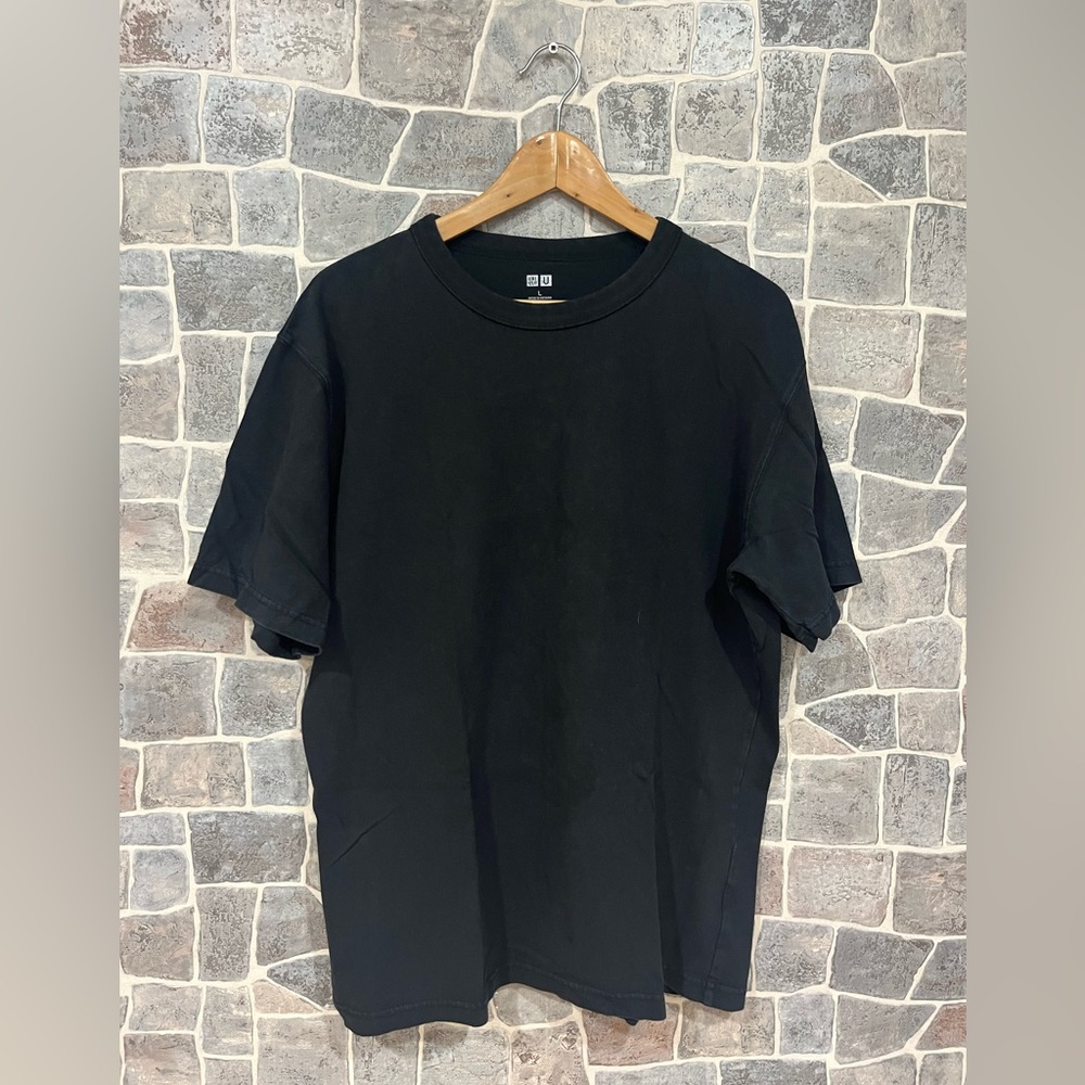 Black Uniqlo Short Sleeve T-Shirt in Large